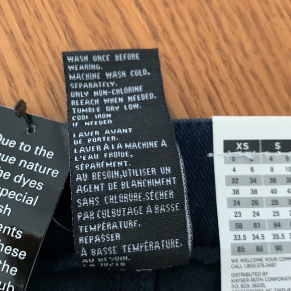 HUE denim blue leggings w/ faux jeans pockets. Cotton blend small. - Picture 6 of 6